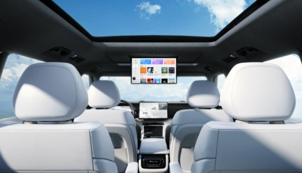 Електрическият пробег в хомологационния цикъл на CLTC е 235 км, докато общият пробег, предлаган от батерията и бензиновия резервоар, е 1338 км. Базовата цена в Китай на Polestones 01 е 349 900 юана, или около 44 800 евро по текущия обменен курс.
