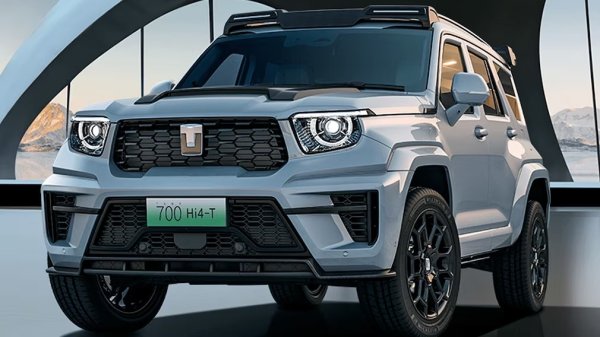 Great Wall Motor има м портфолиото си марката Tank, специализирана в офроуд превозни средства и големи SUV с офроуд амбиции. Най-новият и в същото време най-амбициозен модел е Tank 700 Hi4-T - офроуд превозно средство с дължина 5090 мма и тегло 3110 кг. Първоначално той дебютира като plug-in хибрид, като към него ще се присъедини бензинова версия.
