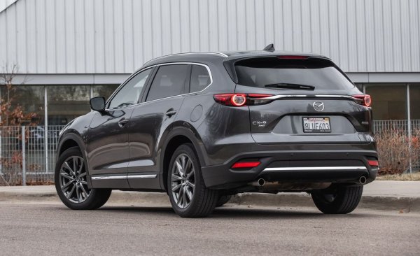 За модел, който никога не е предлаган официално в Европа, CX-9 е учудващо популярна по българските пътища. Но сега и възможността за внос от САЩ приключва, защото японците спират модела, за да разчистят място за новия CX-90 - доста по-технологичен и луксозен, но и доста по-скъп. 
