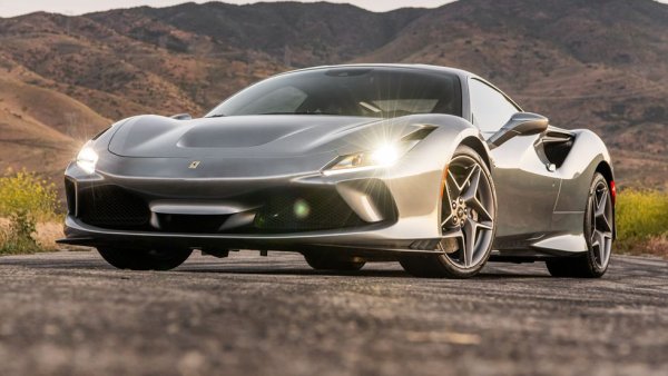 Италианците ще се разделят с два модела за 2024 година: F8 Tributo (макар че кабрио версията F8 Spider засега оцелява) и Portofino M, чието място в гамата ще бъде заето от по-мощното Roma Spider. Но главната причина за спирането им е да се освободи производствен капацитет в Маранело за кросоувъра Purosangue, интересът към който надмина всички очаквания. 