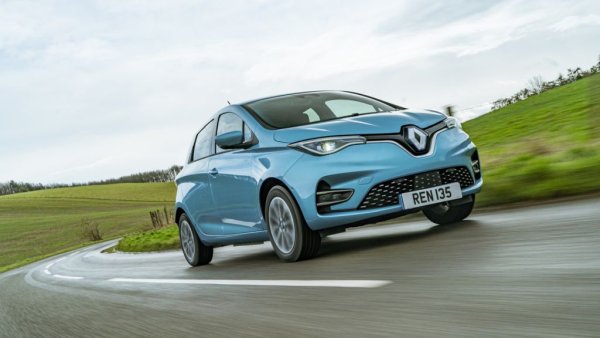 Раздялата със Zoe едва ли ще натъжи толкова хора, колкото тази с Megane. Но все пак това бе първият сериен електрически автомобил в Европа, изпреварил дори BMW i3. Тогавашният шеф на алианса Карлос Гон заложи на електрическата мобилност години преди Дизелгейт, когато почти никой друг не вярваше в нея. След 11 години и почти 285,000 продадени екземпляра, Zoe слиза от сцената. На негово място ще дойде новото електрическо Renault 5. 