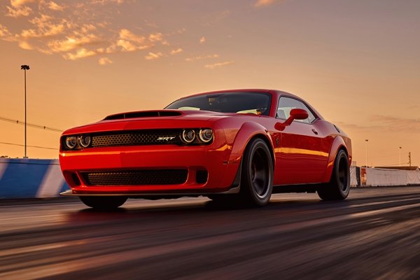 Да, един от най-дръзките и най-брутални американски автомобили с V8 двигател фактически се прави в Канада. Това важи и за Hellcat и Demon, а също така и за Dodge Charger и Chrysler 300.
