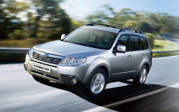 Предимството на този модел е, че неговите собственици са предимно хора на възраст, тоест шансовете да бъде каран от неуспял автомобилен състезател, не са големи. Хората, които имат Forester, са осъзнати и внимателни, а това означава, че автомобилът вероятно е гледан добре. Разбира се, и той си има недостатъци - скучен и старомоден интериор, лоша шумоизолация и тесен втори ред седалки.

Експертите препоръчват варианта с 2,0-литров атмосферен мотор пред този с 2,5-литровия. Причината е, че стените на цилиндрите му са по-дебели. Окачването и системата за задвижване на четирите колела са надеждни, но трябва да знаете едно нещо - този автомобил не прощава небрежното отношение към поддръжката и замяната на оригинални части с такива с по-лошо качество.
