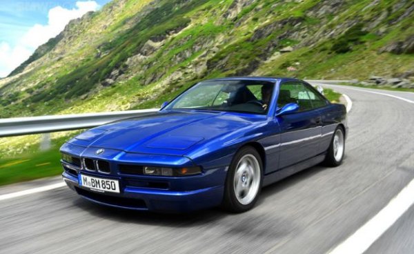 Ръбатият дизайн на BMW 8-Series от 1990 г. все още изглежда хармонично и това определено се харесва на Хамънд, който е бил собственик на модела 850 Ci с мощност 322 л.с. Това не е топ-версията на автомобила, тъй като има и BMW 850 CSi с 5,6-литров мотор с мощност близо 400 к.с.
