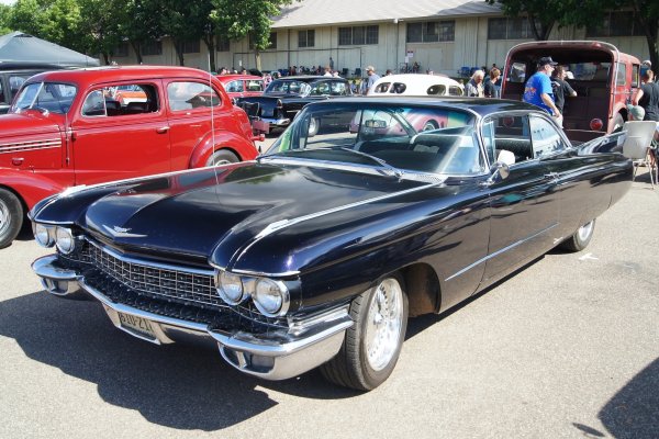 Този кола беше продадена на търг като част от колекцията на покойния Боб Регер (изобретателят на надуваемия атракцион). Той я притежава дълго време, като е навъртял 92 000 км с нея. В колекцията на Регер има 130 автомобила, а общата сума от продажбата им е 2,5 млн долара. Този Cadillac от 1962 г. е сред най-скъпите, като за него са платени 77 930 долара.