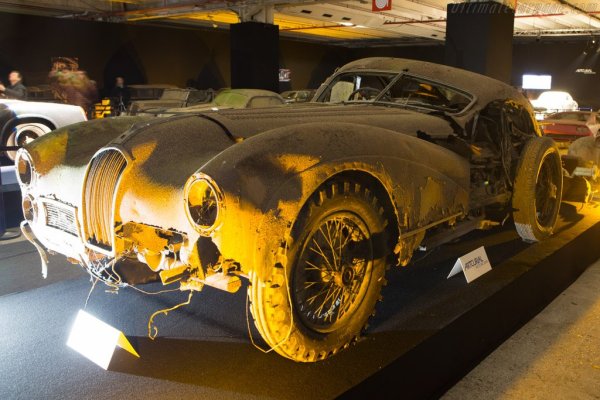 Още една находка от Франция, която е част от така наречената колекция Байон. Известно е, че Роже Байон е купил колата около 1980 г. и я държал повече от 30 години в плевнята си. В резултат на това колата беше продадена на търг за 1,9 млн долара.