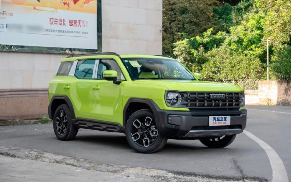 Друг интересен вариант от Китай е кросоувърът Haval Cool Dog. За 149,8 хиляди юана (1,3 милиона рубли) в Китай можете да закупите топ-версията на този SUV. Кросоувърът с много брутален дизайн получи 1,5-литров бензинов турбо-двигател ъс 150 к.с. и задвижване на предните колела. Моторът работи заедно със 7-степенна роботизиранта скоростна кутия. 

Топ-версиите на модела са оборудвани със същия двигател с мощност 184 к.с. и задвижване на четилите колела. Вътре в автомобила са монтирани цифрово арматурно табло и 12,3-инчов сензорен екран на мултимедийна система. Кросоувърът има панорамен покрив, аудиосистема JVC с 18 високоговорителя и усъвършенствана навигационна система. 