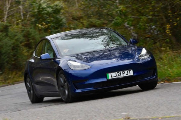 Модел - Model 3

Модификация - Long Range AWD 

Резултат за надеждност - 94,4% 

Оценка - 3 звезди

Tesla Model 3 е добър за шофиране и пълен с технологии. И докато Tesla не е известна с качеството си на изработка, Model 3 получи доста добър резултат за надеждност в категорията електрически автомобили, завършвайки на пето място. Що се отнася до марката Tesla, това беше точно под средата, завършвайки на 19-то място заедно с Porsche.