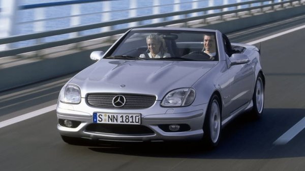 Монтира се в Mercedes Benz C32 AMG и Mercedes-Benz SLK32 AMG. Максимална мощност - 350 к.с.

Приблизително по същото време, когато GM измъкваше 350 конски сили от осем цилиндъра, инженерите на Mercedes успяха да направят същото с два по-малко. Точно така, двигателят M112 от Mercedes-Benz беше V6, който през 2000 година разви 350 к.с.

Стандартният M112 беше 3,2-литров двигател, който можеше да произведе около 225 к.с., но когато AMG монтира два компресора към агрегата, мощността скочи с над 100 к.с. Моторът е използван в седана C32 AMG и спортния SLK32 AMG между 2000 и 2004 г.
