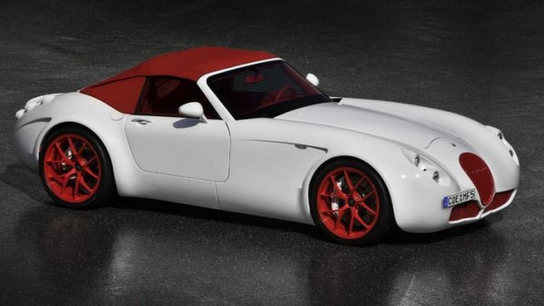 Легендарен германски суперавтомобил, чийто производител фалира през 2014 г. Под капака на роудстърите има 6-цилиндровият двигател M54B30, познат от почти цялата гама модели на БМВ в периода 2000 -2007 г., както и други баварски мотори.