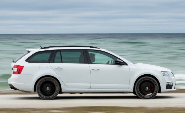 Бензин или дизел, ръчна или автоматична трансмисия, предно или 4х4 задвижване, лифтбек или комби - третото поколение Octavia RS идва в разнообразни форми и модификации. Мощността на бензиновите двигатели (с обем от 2 литра) с годините варира от 220 до 245 конски сили, докато дизеловите опции отдават 184 "кончета" в пиковото си изпълнение.

Модификацията RS от 2014 година е най-бързата серийна Octavia на всички времена с максималната си скорост от 248 км/ч. Освен най-бързи спортните модели са и най-добре оборудваните в гамата, до появата на върховото ниво L&K.