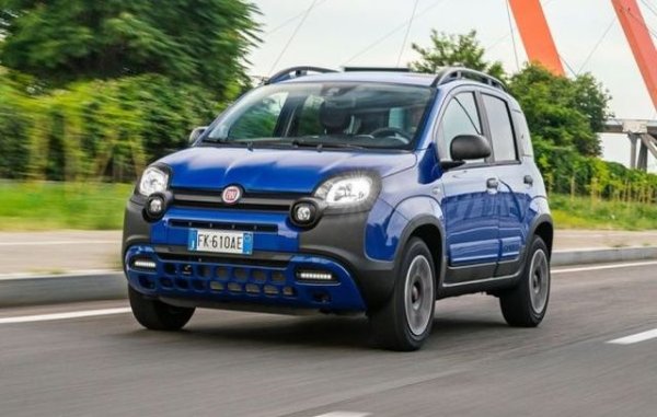 Недостигът на чипове и поскъпналите суровини са лоша новина най-вече за производителите на малки автомобили, при които маржовете на печалба са по начало скромни. Все пак Panda се справя по-добре от доста конкуренти - едва около 15% спад на годишна база. Но лъвският пай от продажбите все така се пада само на един пазар - италианския. 
