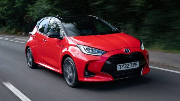 В началото на 2021 Yaris за кратко бе на върха в Европа, но тази година отстъпва доста позиции - регистрациите са с 31% под тези от същия период на миналата. Голяма част от вината за това е и на новия модел Yaris Cross, разбира се. 
