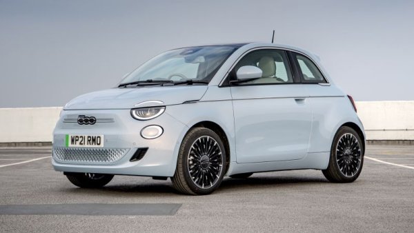 Близо 15% спад за италианския дребосък, но пък при него 2021 бе особено силна година. Тук се включили както продажбите на конвенционалния модел, така и тези на електрическата версия - Nuova 500. 
