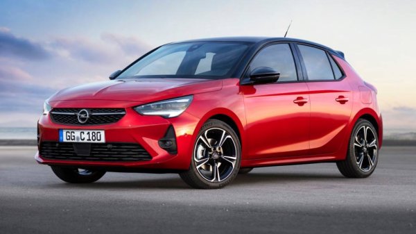 Бестселърът на Opel също е доста далеч от миналогодишните си позиции - почти 19,000 регистрации по-малко, и спад от 18%. Вероятно част от клиентите на Corsa са се пренасочили и към новата Mokka, която увеличава повече от два пъти продажбите си на годишна база до 48,154 бройки. 
