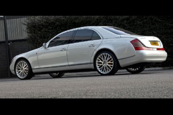 Project Kahn Maybach 57 4 HRH (For His Royal Highness) в чест на сватбата на Принц Уилям и Кейт Мидълтън. 