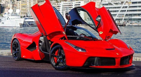 Със сигурност цената на LaFerrari ще се покачва и на пазара на употребявани автомобили, защото кой не би искал да има в гаража си кола, ускоряваща от 0 до 100 км/ч за 2,9 секунди и развиваща максимална скорост от 350 км/ч?