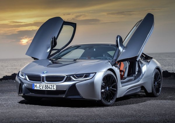 Още един автомобил, който вече отиде в историята. Този plug-in хибрид на BMW не предлага най-забележителните спортни характеристики, но с външния му вид дизайнерите на баварската марка със сигурност уцелиха десетката.