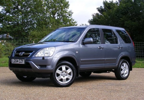 Японската марка, която има доста скромен дял на пазара на нови автомобили у нас, е несравнимо по-популярна при употребяваните. Само 620 са товарните регистрации, всичко друго е леки автомобили. 
2.3% е делът на до 5-годишните автомобили. Най-много са над 20-годишните - 42%.
