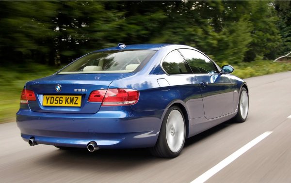 От тях 152 359 са леки, 2742 - товарни, и 11 - специални. 
BMW има най-високия дял нови автомобили от всички премиум марки - 4.3% са под 5-годишни. 35% са над 20 години.
