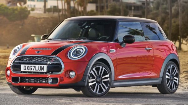 Около 30% спад при класическото MINI, за сметка на Countryman, където тази година продажбите са всъщност по-добри, отколкото през 2020. 
