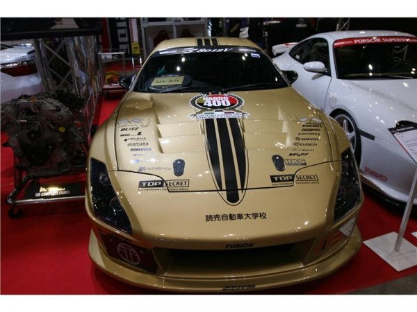 Благодарение на интегрираните турбогенератори HKS GT2540, интеркулерът от ARC и още някой доработки, мощността му е повишена до над 950 к.с.