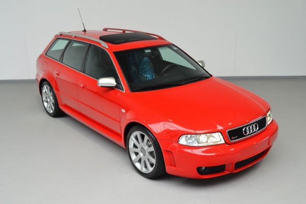 Първото поколение Audi RS4