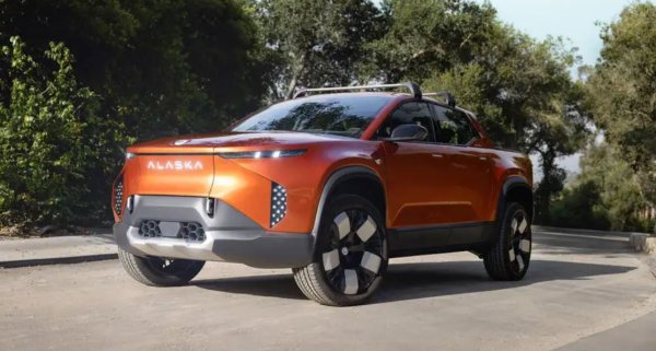 Fisker Alaska всъщност е вариант пикап на SUV-а Ocean, подкрепен от разширена версия на архитектурата FT31. Той разполага с няколко иновации, повишаващи практичността, включително т.нар. &bdquo;разделител на Худини&ldquo;, който сваля преградата, за да свърже кабината директно с товарния отсек. Базовият модел ще предлага пробег от 370 км при цена от около 45 000 долара.