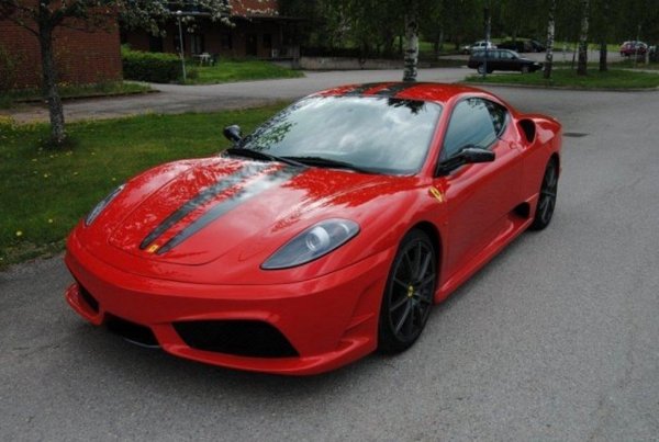 Ford Cougar превърнат във Ferrari 430 Scuderia 