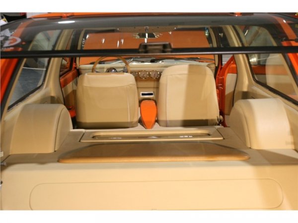 Брутална доработка на Chevy Blazer от 1987 година, представена на Performance World Custom Car & Truck Show 2009