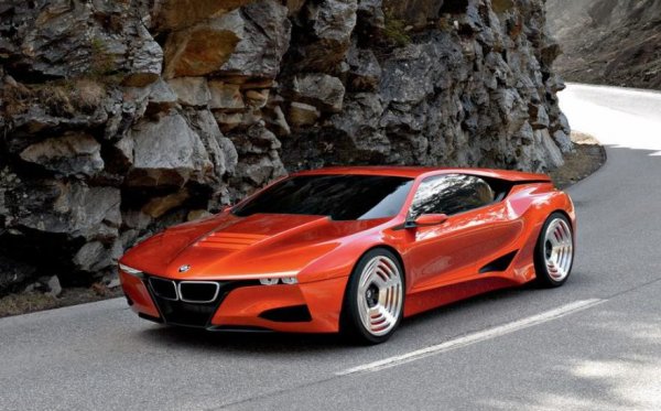 Точно 30 години след първия опит за създаване на първото M1 баварският производител показа BMW M1 Homage по време на конкурса за дизайн Concorso d'Eleganza Villa d'Este. Това е мястото на висшата мода на автомобилните концепции, като от BMW дори не си правят труда да съобщят технически характеристики на прототипа.

В крайна сметка Homage си остава само един шоу-автомобил, но той дава отражения върху бъдещето на марката. Година по-късно е представена концепцията Vision EfficientDynamics, която в крайна сметка довежда и до създаването на хибрида BMW i8.
