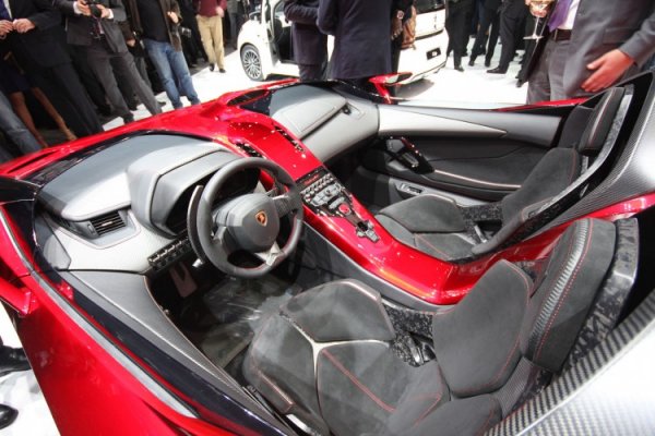 Lamborghini Aventador J