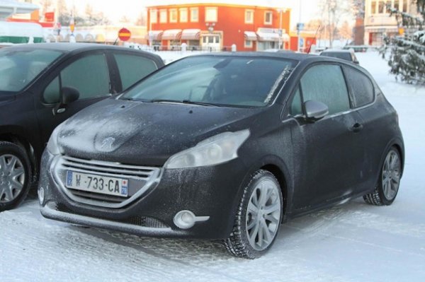 Peugeot 208 GTI / Шпионски снимки