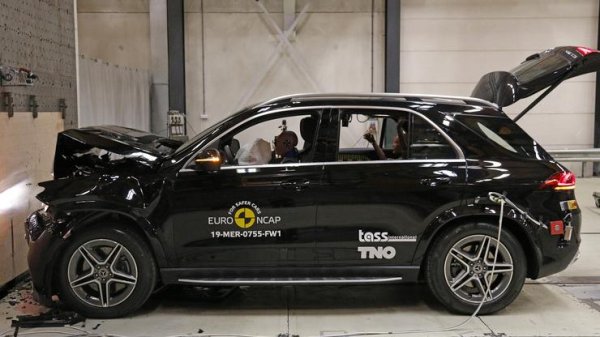 Толкова заработва и Mercedes-Benz GLE. При него безопасността на възрастните е 91%, а на децата - 90%. При пешеходците резултат е 78%, толкова получават и електронните системи за сигурност на модела. Претенциите на проверяващите при този модел са към защитата на шофьора при страничен удар, както и към тази на дете на задната седалки при челен сблъсък. Моделът обаче получава похвали за работата на допълнителни електронни асистенти, с изключение на функцията за поддържане на лентата на движение.
