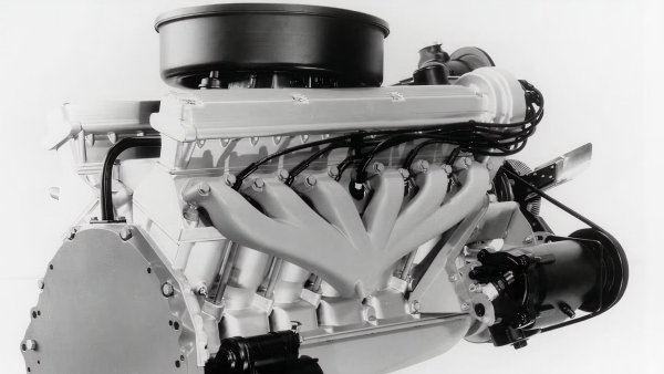 Златният век на Cadillac е 50-те години на миналия век. През 60-те години американският автомобилен производител експерименти в различни области - от продажби до инженеринг, като разполага много гъвкав бюджет за нови проекти. В края на 60-те години компанията работи по V12 двигател, създавайки шест прототипа, при които обемът е увеличен от 7,4 литра на 8,2 литра, а мощността достига 394 к.с. 