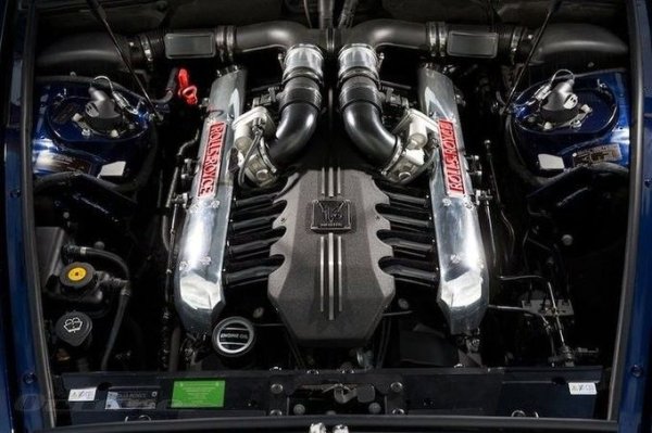 В компанията бяха толкова обсебени от идеята за V16 двигател, че беше създадена цяла програма за развитие и бяха произведени общо четири екземпляра от 9,0-литровия мотор. Представеният концептуален автомобил в крайна сметка беше отложен, след като беше преработен и представен отново през 2006 г. Британският автомобилен производител обаче стигна дотам, че достави автомобили с V16 двигател, за да разбере какво мислят клиентите.