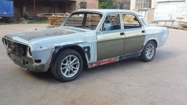 Волга на базата на BMW 540i (E39)