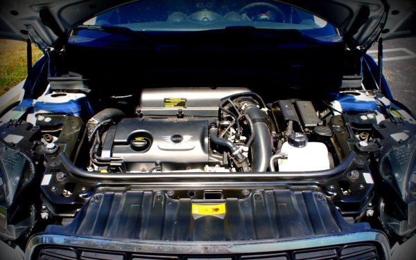 BMW и PSA си сътрудничиха по четирицилиндровия бензинов двигател Prince, който се предлагаше в различни размери и със или без турбокомпресор в няколко модела BMW, Citroen и Peugeot, както и в повечето MINI.

1,6-литровият турбо вариант беше обявен за най-добър в класа от 1,4 до 1,8 литра в продължение на осем години от 2007 до 2014 г.