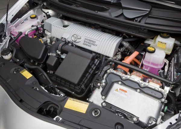 Toyota спечели цялостната награда през 1999 г. с 1,0-литровия двигател, използван в Yaris, а пет години по-късно стана първият производител, който направи това два пъти благодарение на 1,5-литровия агрегат, който заедно с електрически мотор задвижваше хибрида Prius. Последният е най-успешният двигател на Toyota в списъка, спечелвайки общо 12 награди, включително през 1999 и 2000 г., когато беше част от малко по-различна хибридна система.

Други победители на Toyota са предимно или измерени под 1,3 литра, или са използвани в хибридни автомобили. Изключение прави 1,8-литровият бензинов агрегат, използван в собствените Corolla и Celica на Toyota, както и от Lotus Elise и Exige, които спечелиха категорията от 1,4 до 1,8 литра през 2002 г.