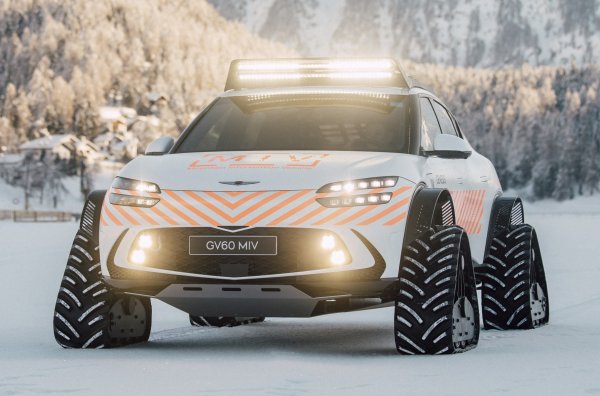 Верижното превозно средство за всички терени, базирано на сериен корейски електрически кросоувър, дебютира на Световния икономически форум в Давос. Той е позициониран като &bdquo;спасително превозно средство за работа а в труднодостъпни райони и при лошо време&ldquo;. Вместо колела има вериги. 