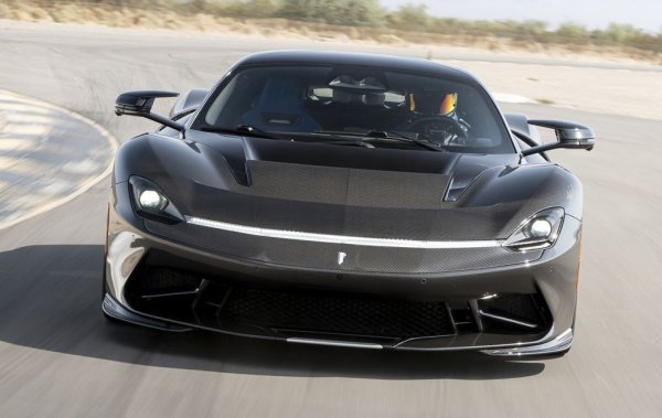 Първата хиперкола на легендарното дизайнерско ателие носи името на основателя му, но всъщност под ефектния дизайн се крият задвижване и други технологии на хърватската Rimac. Понастоящем Battista държи рекорда за сериен автомобил в драг на четвърт миля, с впечатляващото време от 8.55 секунди. 