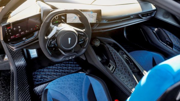 Ускорение 0-100 км/ч: 2.0 секунди
Максимална скорост: 350 км/ч
Максимална мощност: 1904 к.с.
Обхват с едно зареждане: 500 км
Капацитет на батерията: 120 кВтч
Цена: 2.4 млн. долара 