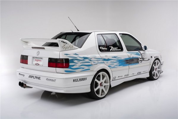 Белият VW Jetta от първата част на поредицата Бързи и Яростни