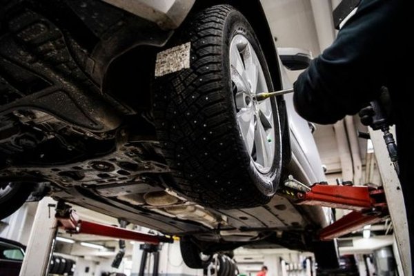 Техническото състояние на превозното средство определено влияе върху износването на гумите. Ако окачването на автомобила е повредено, това се отразява на състоянието им. Сериозна роля играе тяхното правилно поставяне и баланс и ако тези фактори бъдат пренебрегнати, това води не само до лош комфорт при пътуване, но и до бързо износване на гумите.