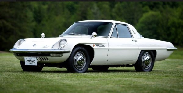 Това е първият автомобил в този сегмент, който получава роторен двигател. Cosmo 110 Sport се появява през 60-те години на миналия век, като от него са произведени малко над 300 бройки. Този автомобил е ярко доказателство за факта, че не е нужно една кола да има мощен двигател, за да се представя добре на пътя. Машината е оборудвана с 1,0-литров мотор, развиващ 109 к.с. Наскоро добре запазена бройка от модела беше продадена за 155 000 долара.