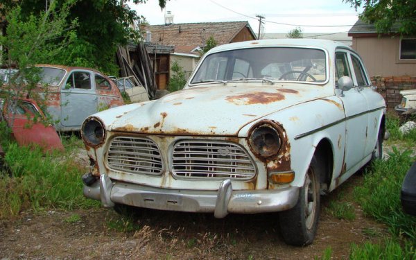 Няма значение дали карате Subaru или Porsche - рано или късно всички автомобили ръждясват. Обработете или отстранете петната от ръжда възможно най-бързо. Не пренебрегвайте дори най-малките места, на които започне да се появява този проблем, защото той скоро ще се разпространи и ремонтът ще ви струва много по-скъпо.