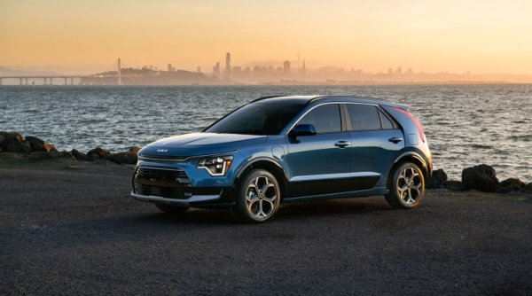Kia Niro винаги е бил донякъде нишов продукт. Той е по-малък от повечето компактни SUV-ове и не предлага задвижване на всички колела, което ограничава привлекателността му в заснежени региони. Въпреки че е достъпен и ефикасен, Niro губи близо 47% от стойността си за пет години, или към 11 100 евро. Сравнително невзрачният стил на модела и слабата му производителност също може да са фактори, допринасящи за това.

