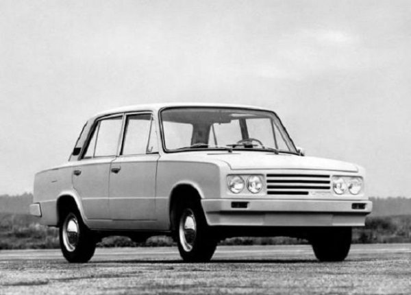 <p>Прототипите на руското автомобилостроене<br /><br />ВАЗ-Porsche 2103 от 1976 г</p>