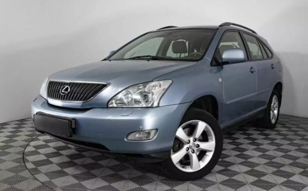 За около 35 000 – 40 000 лв. можете да се сдобиете с автомобил от второ поколение (индекс XU30) от 2007-2008 г. с пробег от около 250 000 км. Основните агрегати на RX са много надеждни и дори на тази възраст проблеми не се очакват. Единствено 3,0-литровият V6 двигател харчи повече масло, като голяма част от предложенията са именно с него. Има и хибридни версии – RX400h, при които професионалната диагностика е задължителна. При старите коли има бъгове в електрониката, която управлява хибридната инсталация.