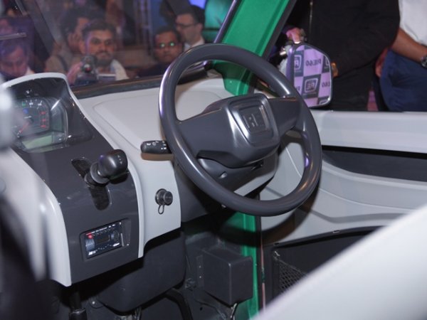 Bajaj Auto RE60 - новата най-евтина кола в света
